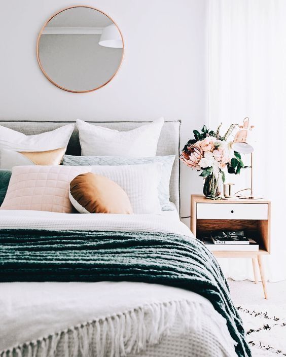 How to pick the perfect mirror for your bedroom